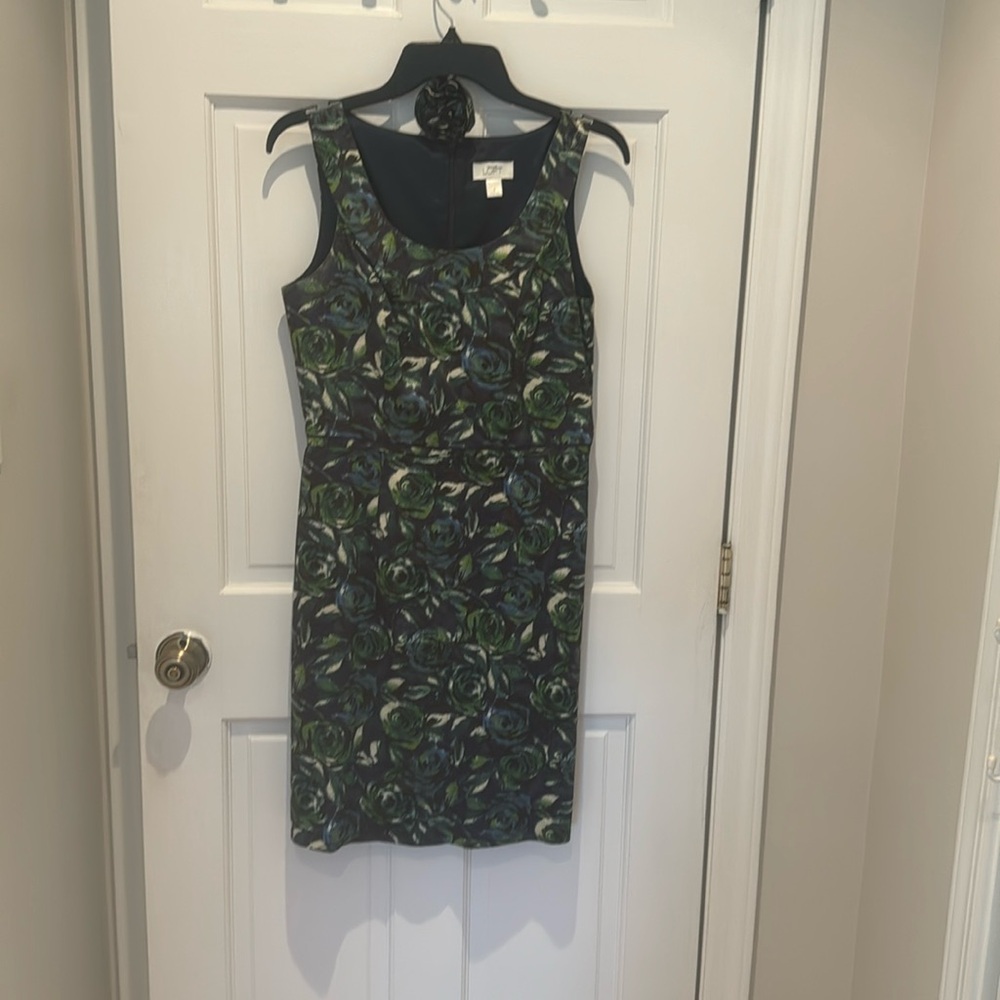 Loft dress with matching pin